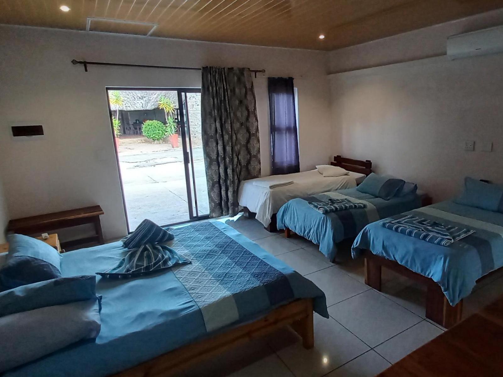 Ombinda Country Lodge Оутджо Стая снимка