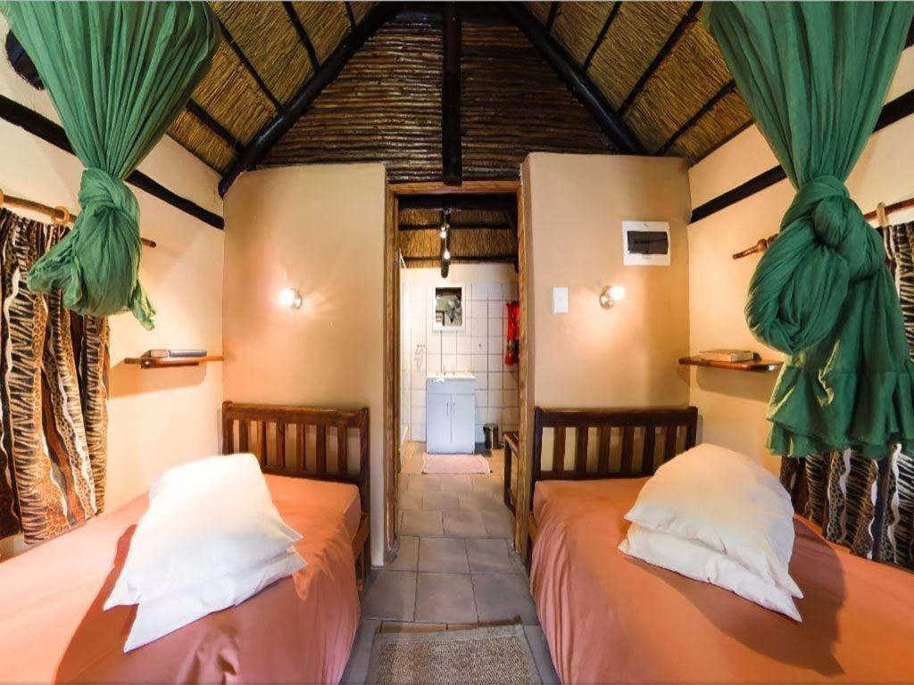 Ombinda Country Lodge Оутджо Стая снимка