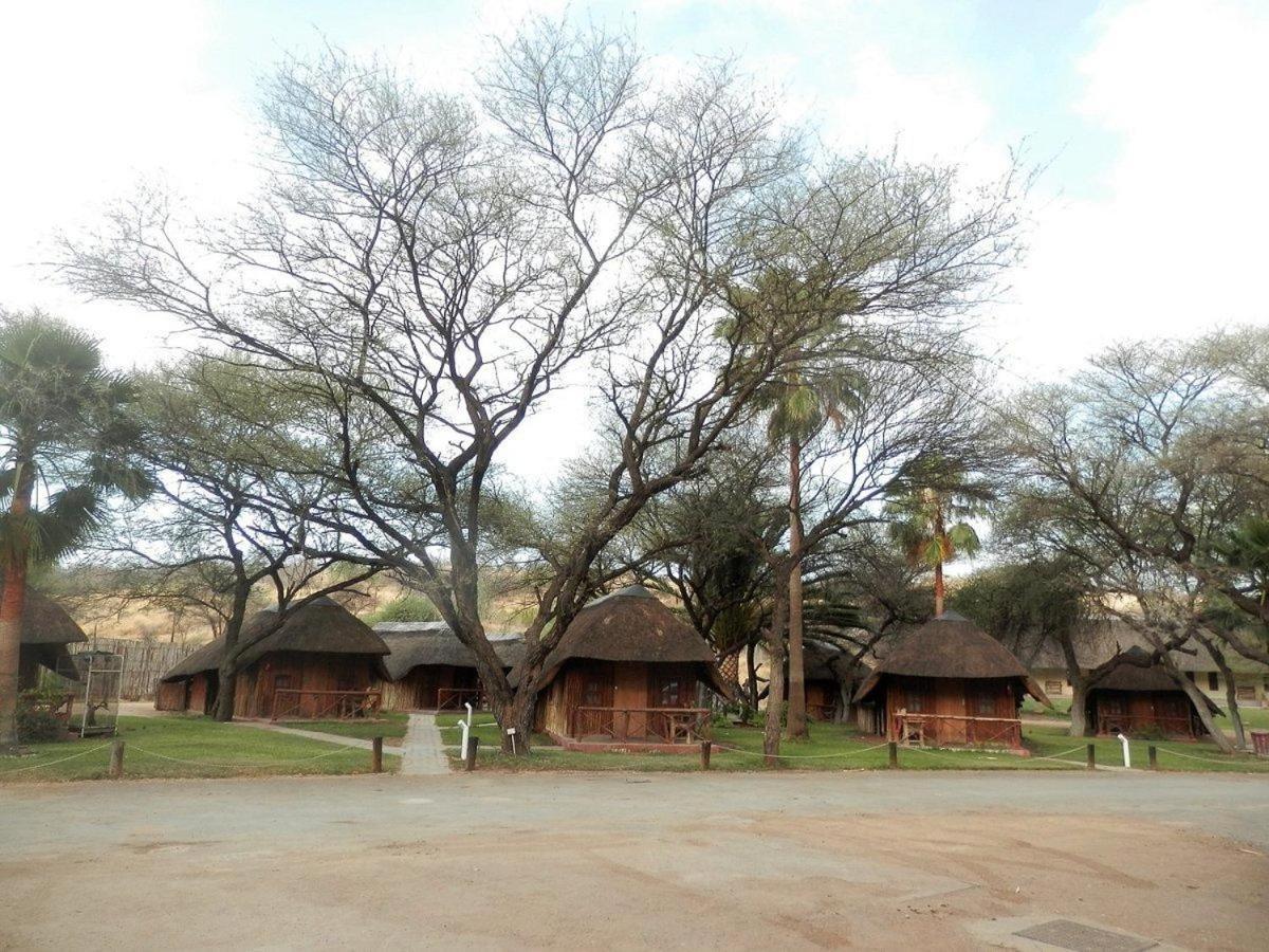 Ombinda Country Lodge Оутджо Екстериор снимка